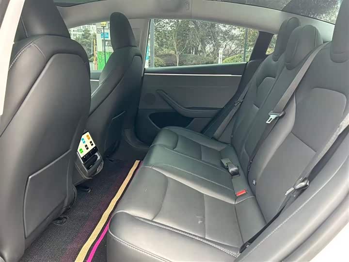 Фото 8 - Tesla Model 3