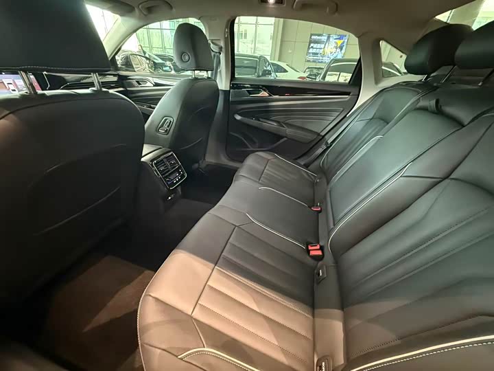 Фото 8 - Volkswagen Passat