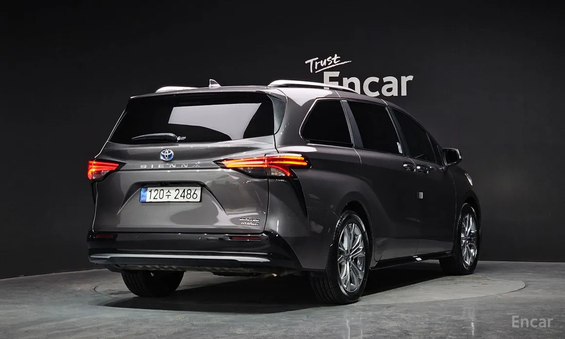 Фото 2 - Toyota Sienna