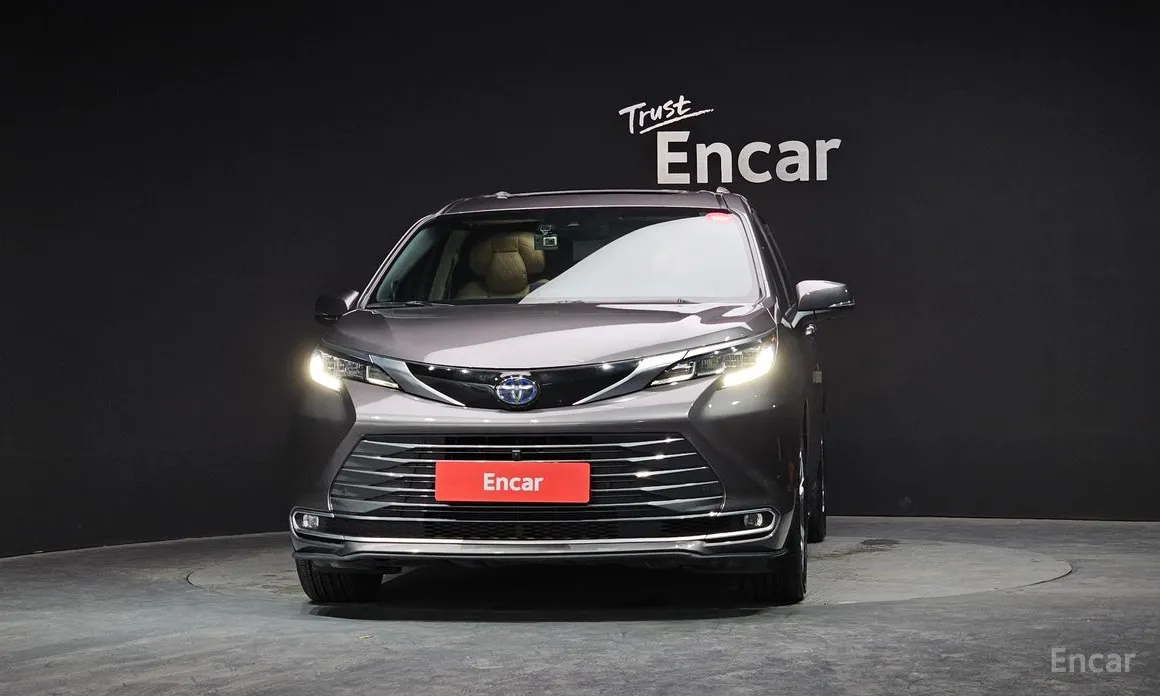 Фото 3 - Toyota Sienna