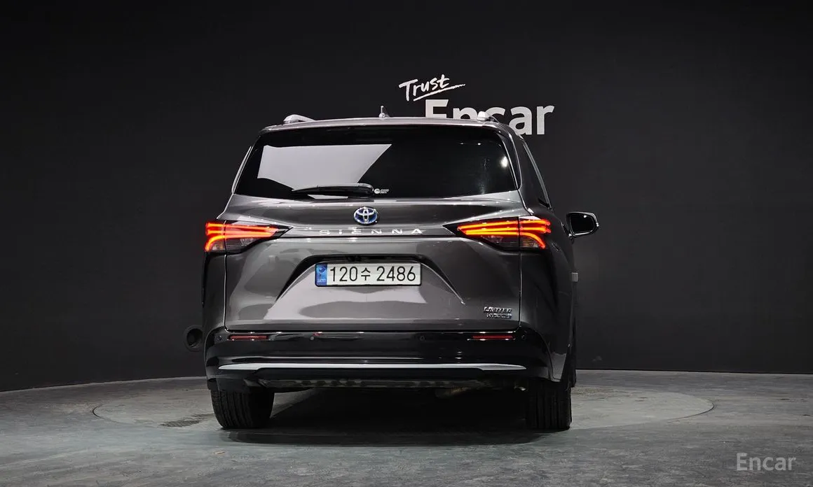 Фото 4 - Toyota Sienna