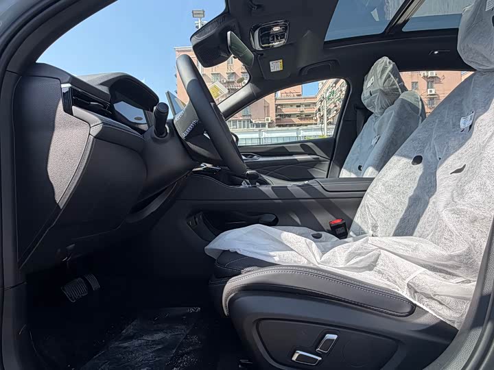 Photo 7 - Geely Preface