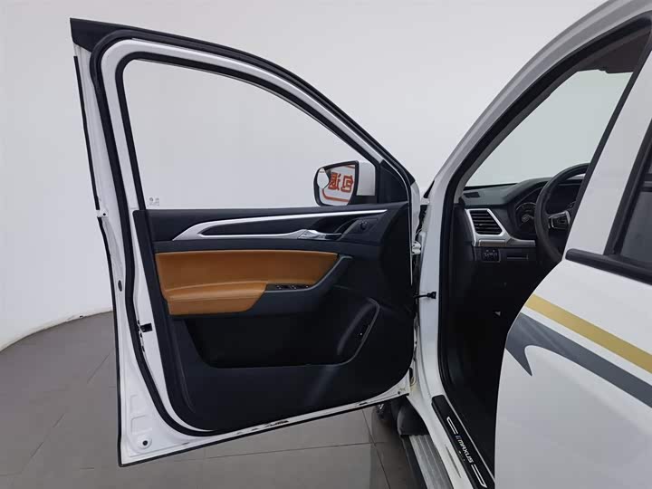 Фото 8 - Maxus T70