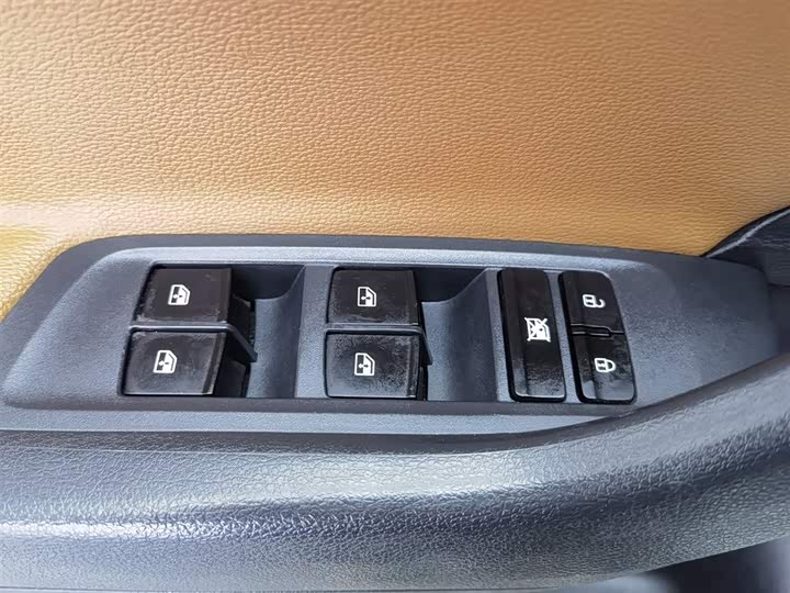 Фото 9 - Maxus T70