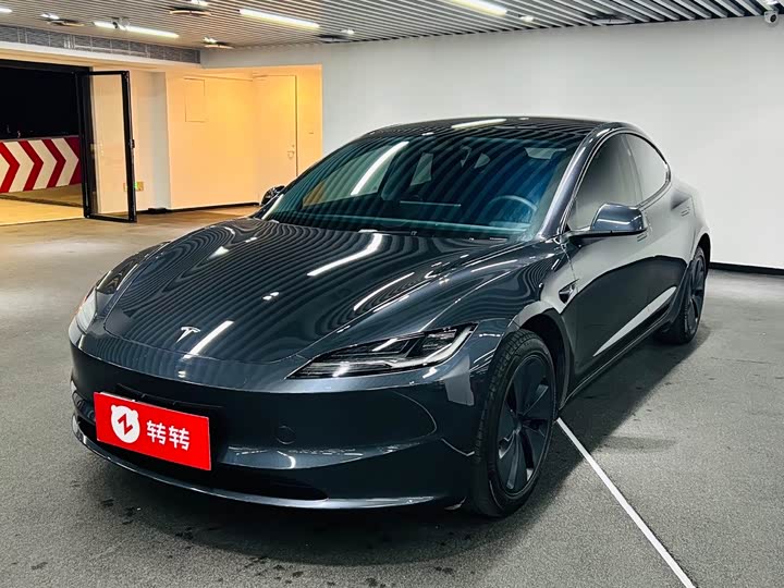 Фото 1 - Tesla Model 3