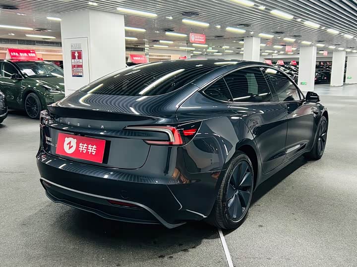 Фото 4 - Tesla Model 3