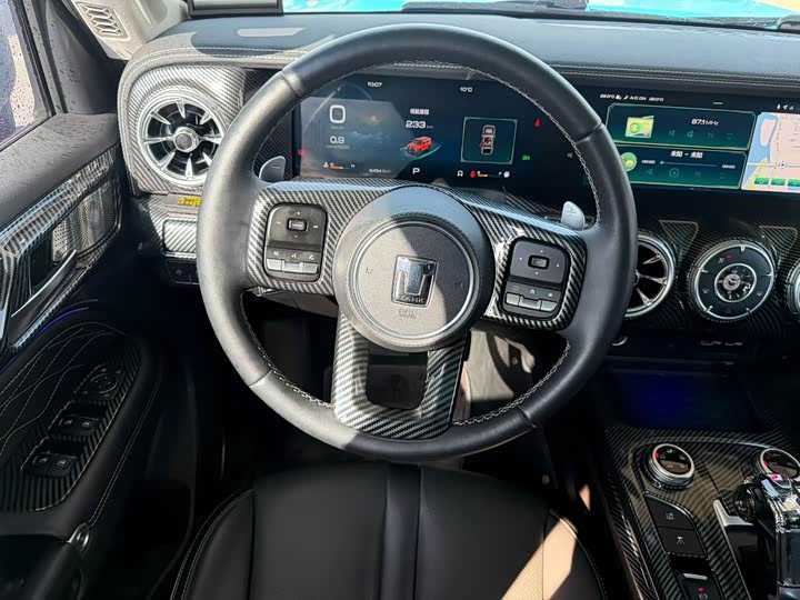 Фото 8 - Tank 300