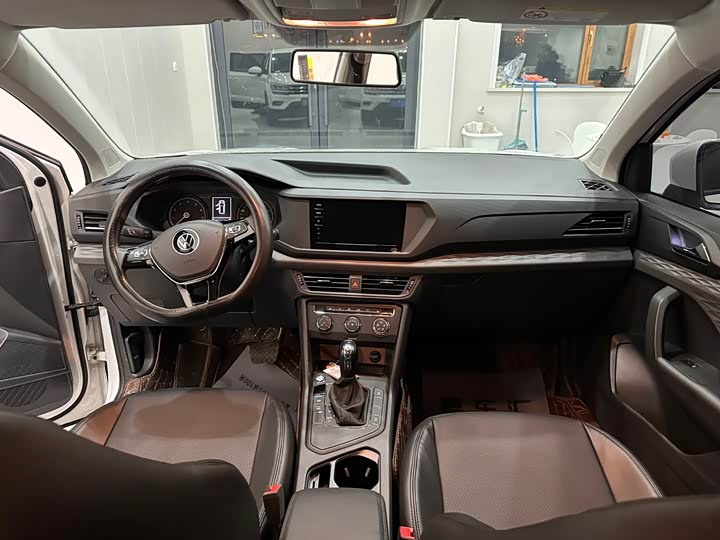 Фото 7 - Volkswagen Tharu