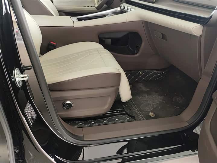 Фото 8 - Exeed RX C-DM Hybrid