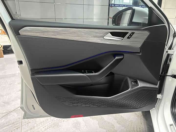 Фото 2 - Volkswagen Sagitar L