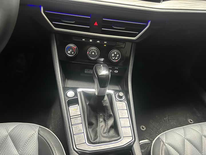 Фото 5 - Volkswagen Sagitar L