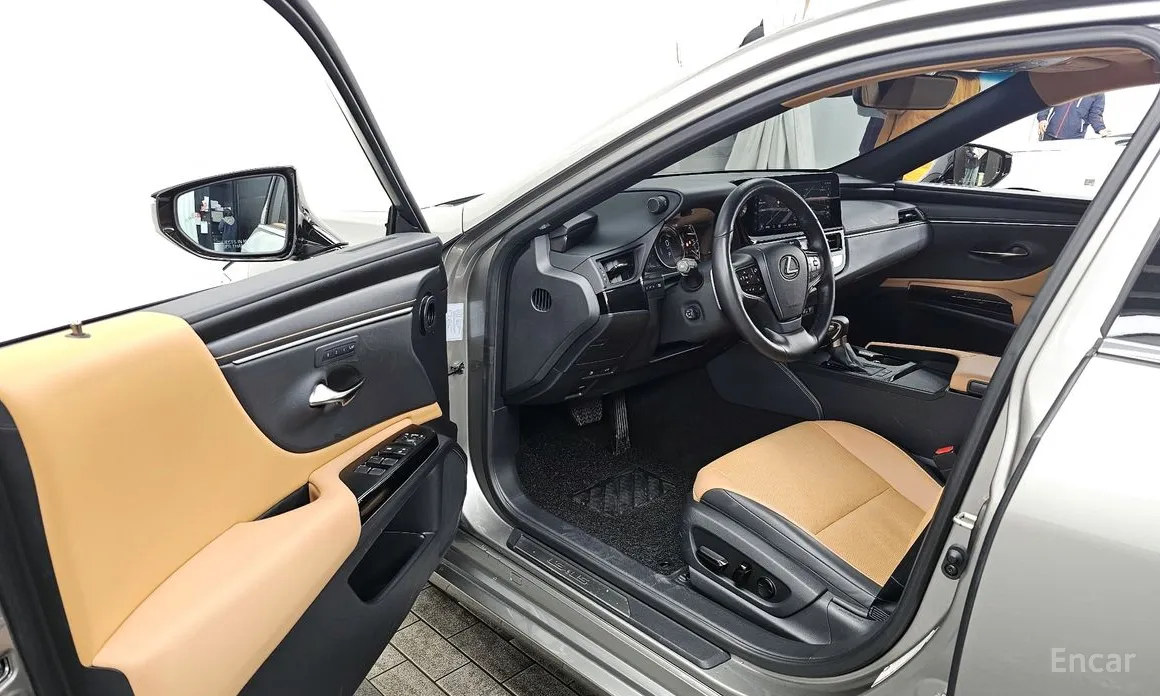 Фото 10 - Lexus ES