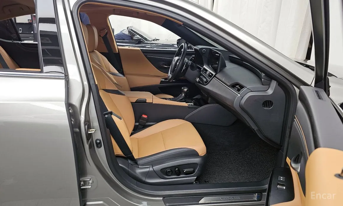 Фото 11 - Lexus ES