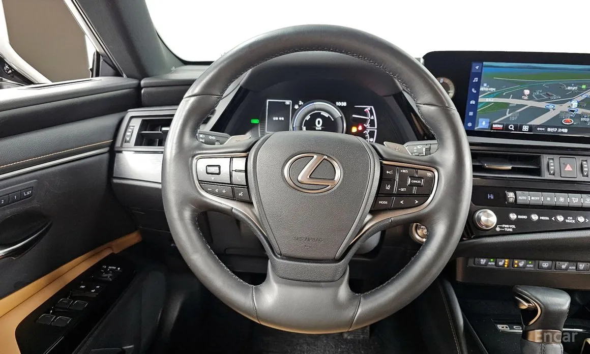 Фото 13 - Lexus ES