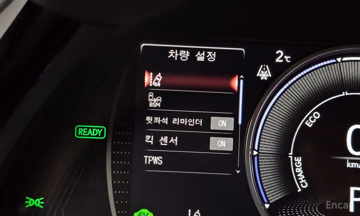 Фото 17 - Lexus ES