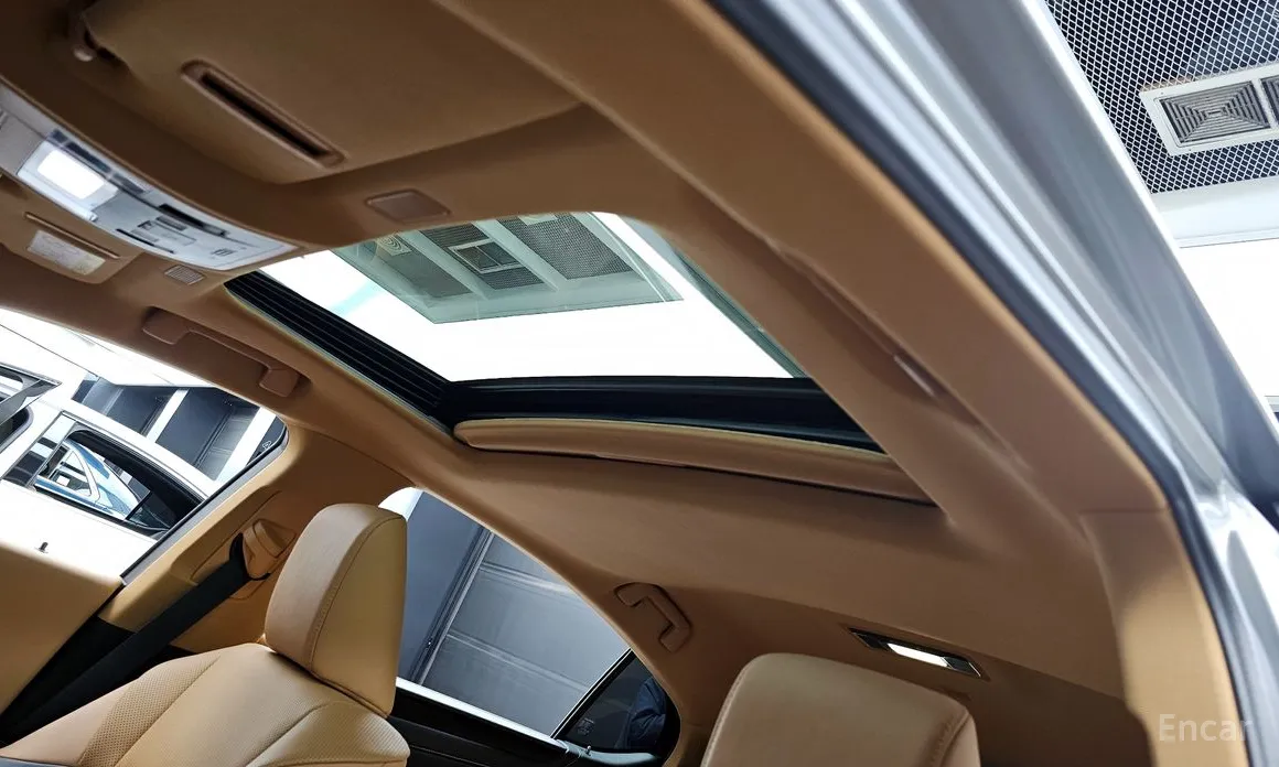 Фото 18 - Lexus ES