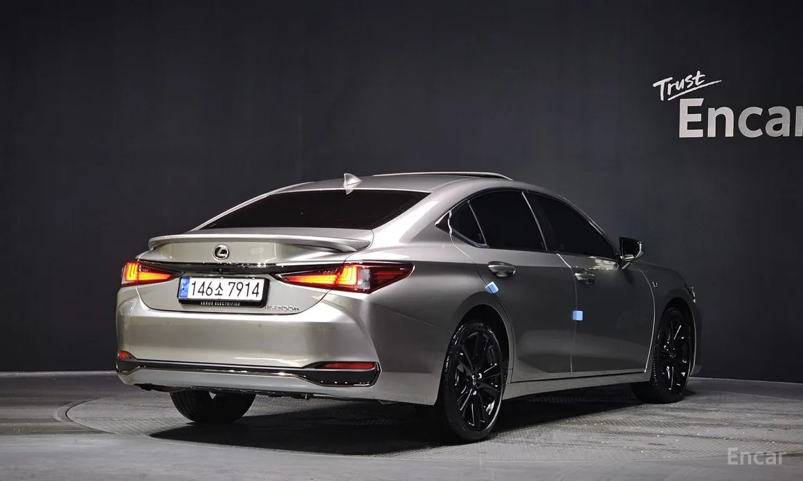 Фото 2 - Lexus ES