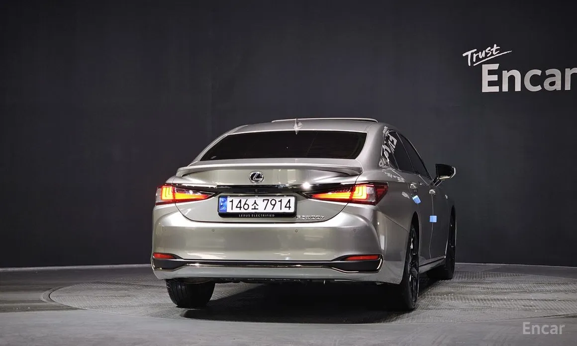 Фото 4 - Lexus ES