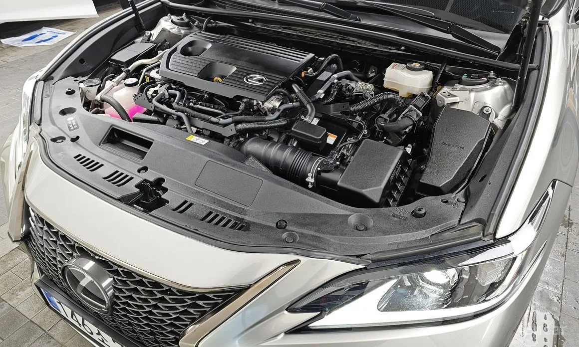 Фото 6 - Lexus ES