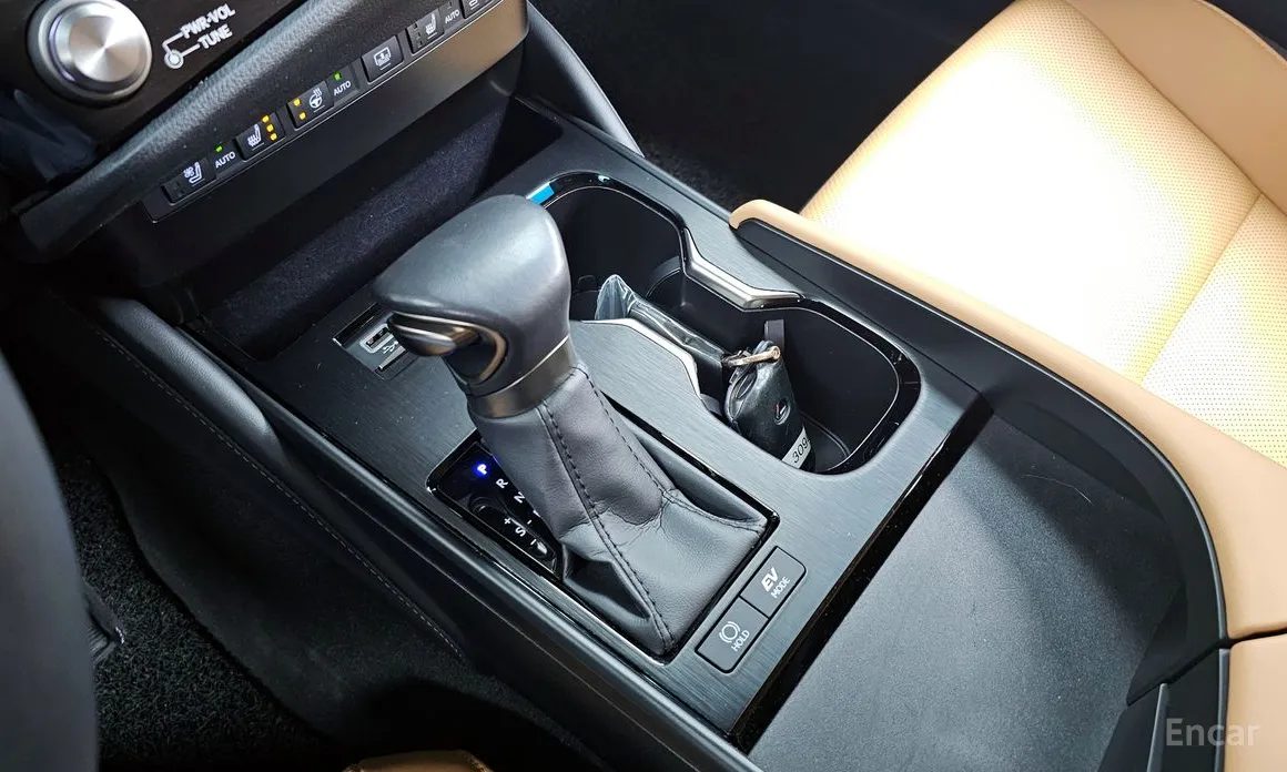 Фото 9 - Lexus ES