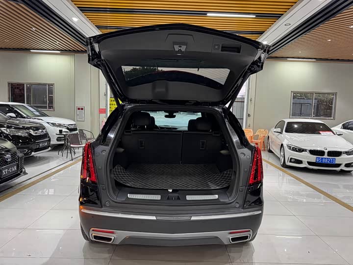 Фото 8 - Cadillac XT5