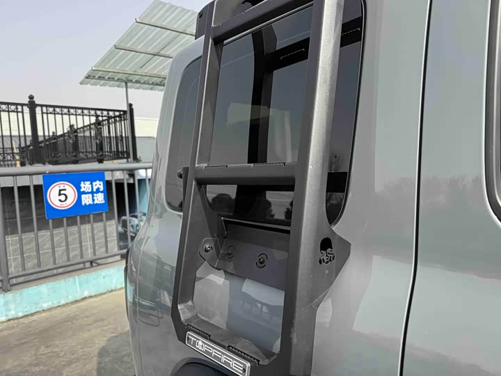 Фото 6 - Tank 300