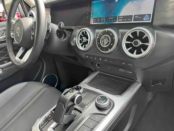 Фото 8 - Tank 300