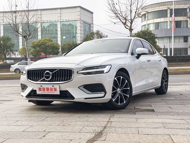 Фото 1 - Volvo S60