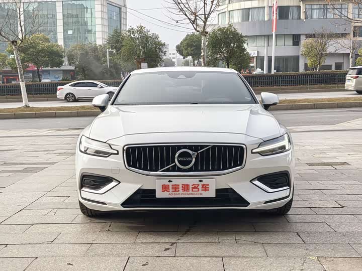 Фото 2 - Volvo S60