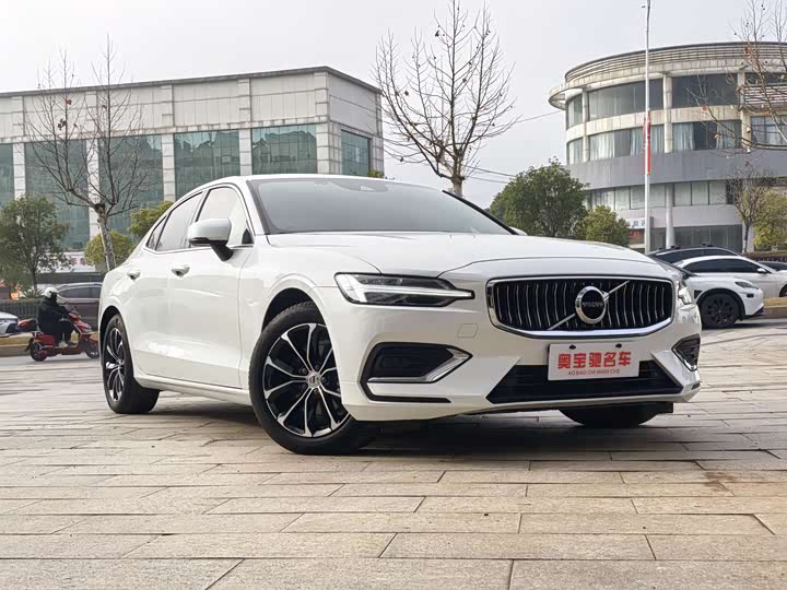 Фото 3 - Volvo S60