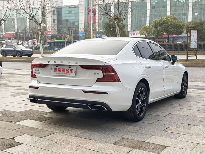 Фото 4 - Volvo S60