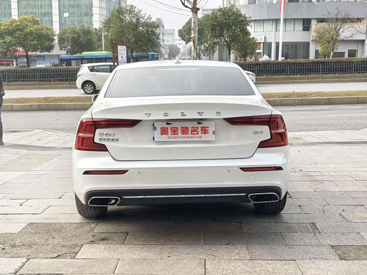 Фото 5 - Volvo S60