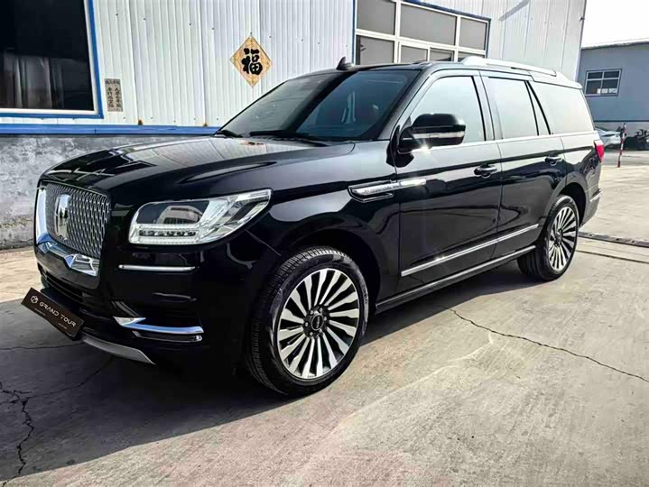 Фото 1 - Lincoln Navigator