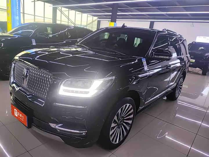 Фото 3 - Lincoln Navigator