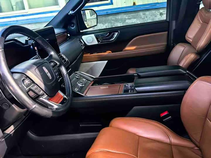 Фото 4 - Lincoln Navigator