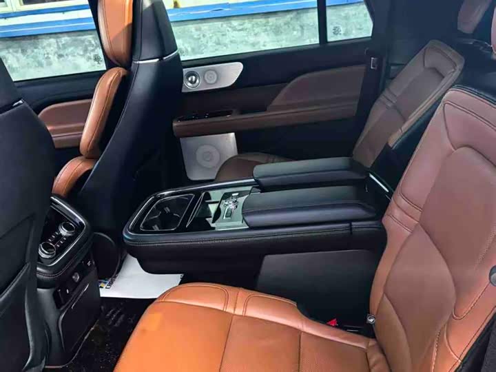 Фото 5 - Lincoln Navigator