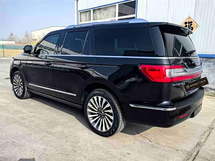 Фото 6 - Lincoln Navigator