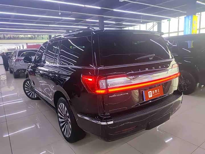 Фото 7 - Lincoln Navigator