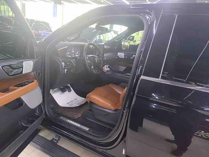 Фото 9 - Lincoln Navigator