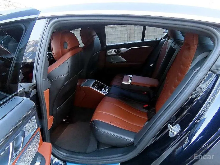 Фото 5 - BMW 8 Series