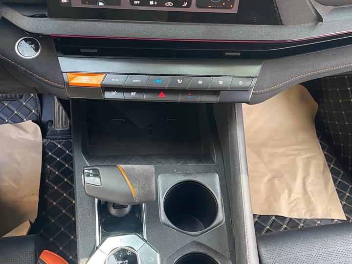 Фото 7 - Changan UNI-V