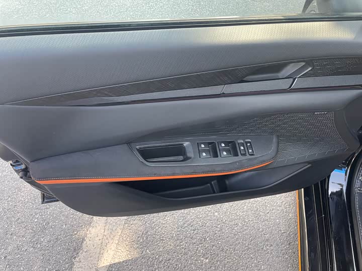 Фото 8 - Changan UNI-V