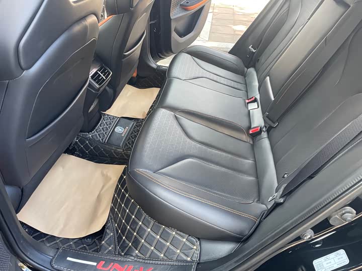 Фото 9 - Changan UNI-V