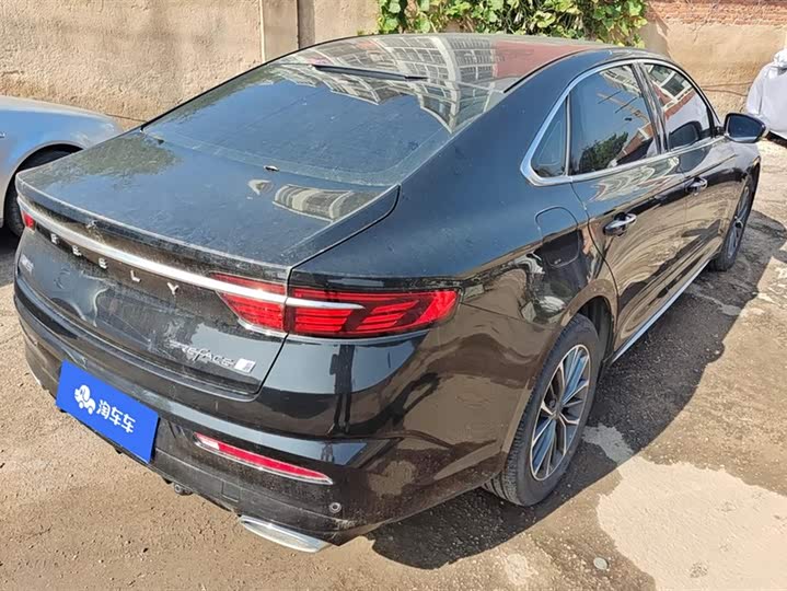 Фото 3 - Geely Preface