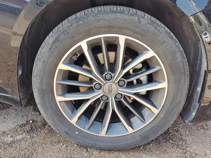 Фото 6 - Geely Preface