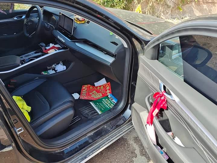 Фото 8 - Geely Preface