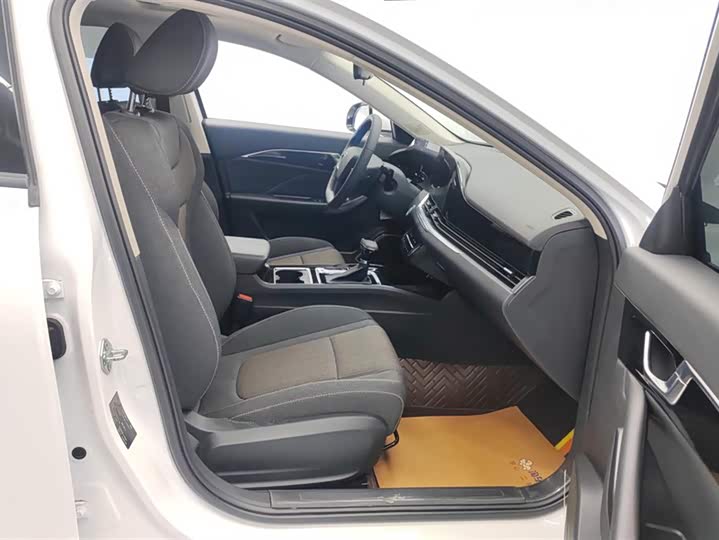 Фото 8 - Bestune B70