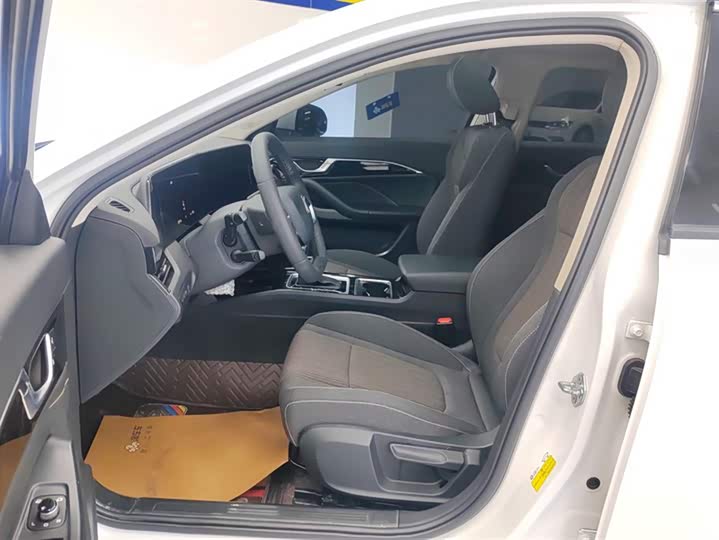 Фото 9 - Bestune B70