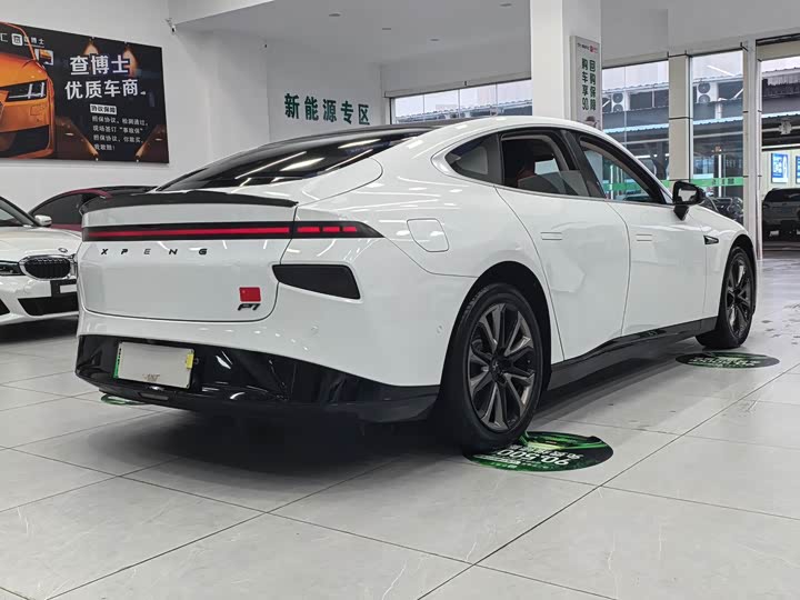 Фото 9 - XPeng P7