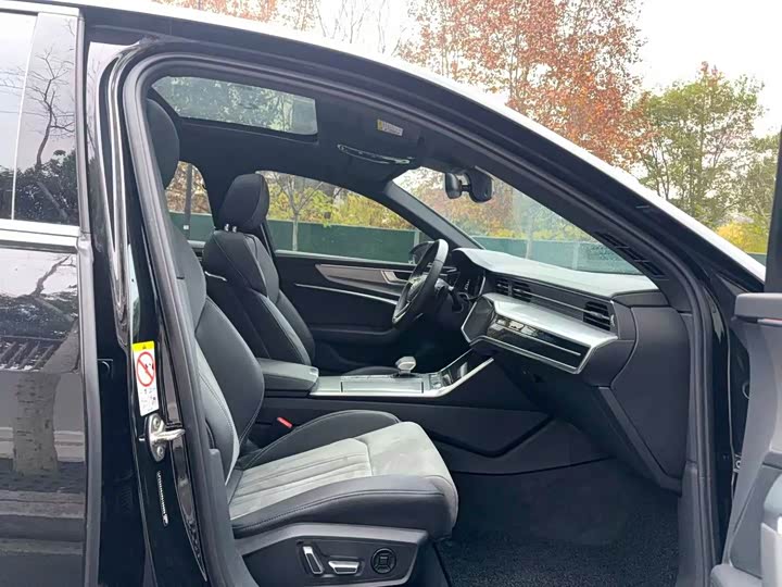 Фото 6 - Audi A6L